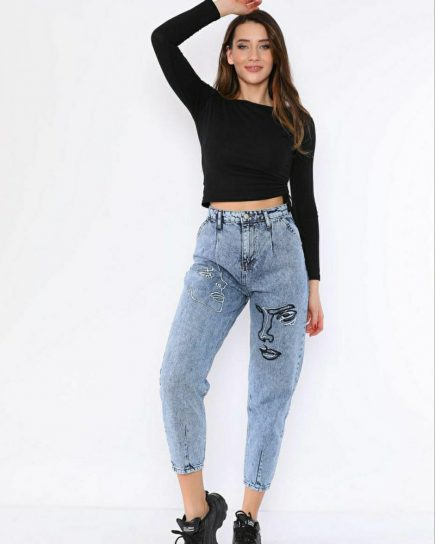 Slouchy Jeans With Embroidery model