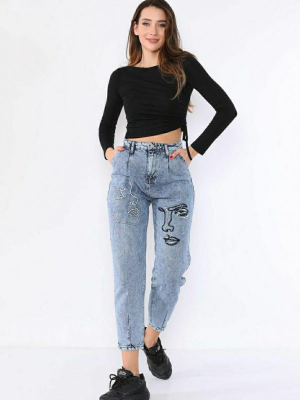 Slouchy Jeans With Embroidery model - Image 2