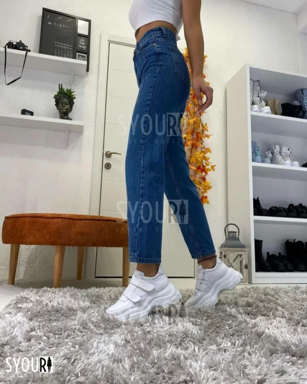 MoM Jeans - Image 2